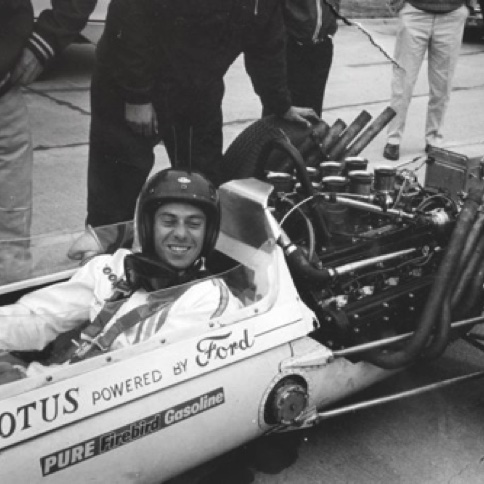 "J'ai piqué la voiture de Dan mais je vais supprimer ces échappements qui ne vont pas du tout !"